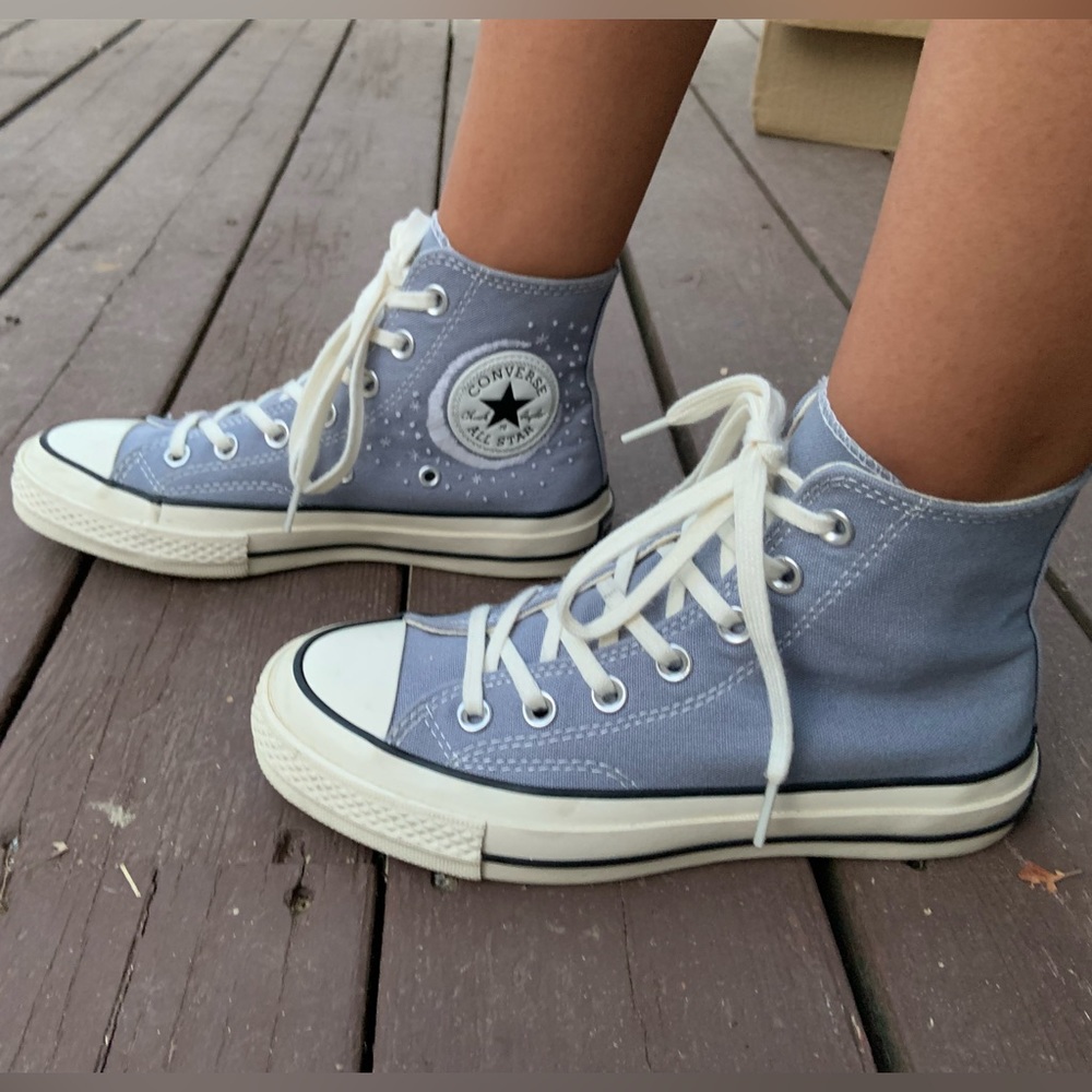 Embroider blue converse